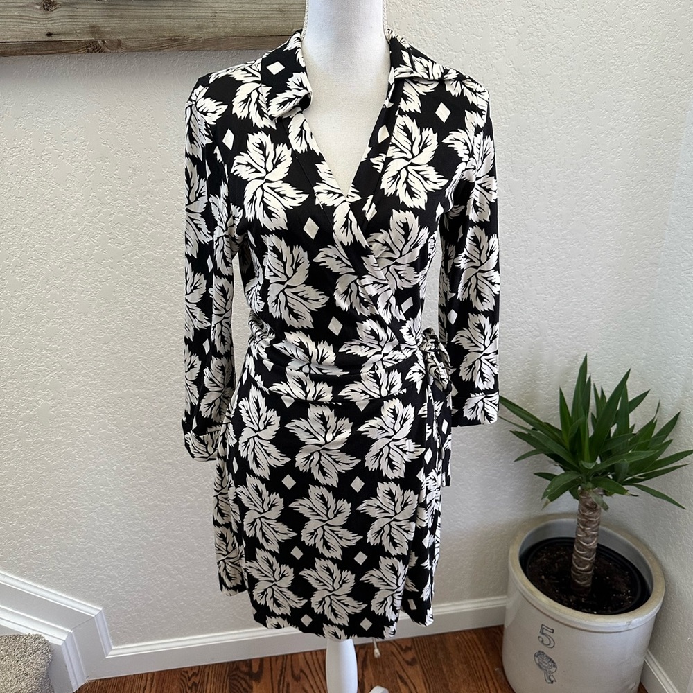 DVF Diane Von furstenberg Celeste 100% silk black white romper size 14 NWT